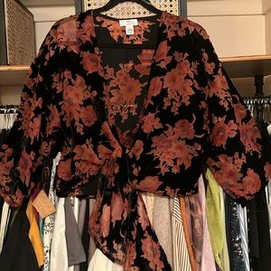 Ivy & Main Velvet Floral Wrap Top Sz XL